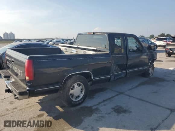 1998 Chevrolet Silverado 1500 z VIN 1GCEC19M8WE229840, wystawiony jako Copart lot #69066275 z przebiegiem 323 052 mil mil oraz Szkoda całkowita • Salvage title. Historia ofert i sprzedaży dostępna na DreamBid. Obrazek 3.