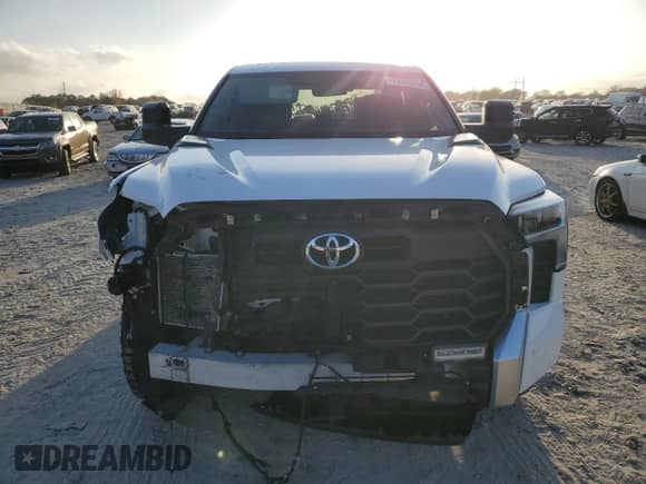 2023 Toyota Tundra Limited Hybrid z VIN 5TFJC5DB1PX026631, wystawiony jako Copart lot #79028854 z przebiegiem 30 110 mil mil oraz Szkoda całkowita • Salvage title. Historia ofert i sprzedaży dostępna na DreamBid. Obrazek 5.