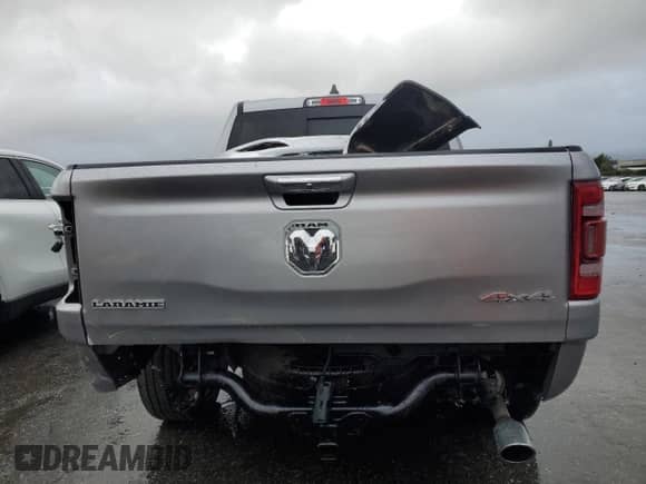 2020 Ram 1500 Laramie with VIN 1C6SRFJM7LN355667, listed as a Copart auction lot 45062385 with 121,512 mi miles and Salvage title. Bid and sale history available at DreamBid. Image 6.