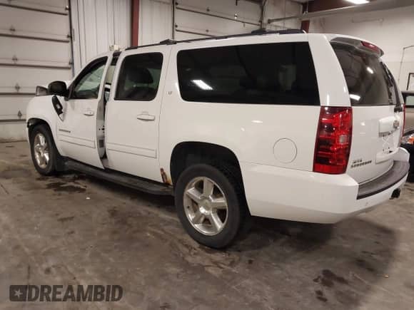2010 Chevrolet Suburban LT z VIN 1GNUKJE32AR272865, wystawiony jako IAAI lot #43260380 z przebiegiem 167 294 mil mil oraz . Historia ofert i sprzedaży dostępna na DreamBid. Obrazek 3.