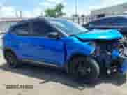 2024 Nissan Kicks SR с VIN 3N1CP5DV6RL485372, выставлен на аукционе IAAI как лот 42535915 с пробегом 32 898 миль миль и . История ставок и продаж доступна на DreamBid. Изображение 14.