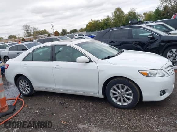 2011 Toyota Camry LE z VIN 4T4BF3EK7BR121804, wystawiony jako IAAI lot #43501491 z przebiegiem 82 376 mil mil oraz . Historia ofert i sprzedaży dostępna na DreamBid. Obrazek 13.