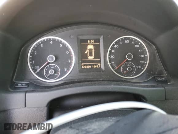 2013 Volkswagen Tiguan SE z VIN WVGAV3AX4DW599521, wystawiony jako Copart lot #49284325 z przebiegiem 123 430 mil mil oraz Czysty tytuł • Clean title. Historia ofert i sprzedaży dostępna na DreamBid. Obrazek 9.