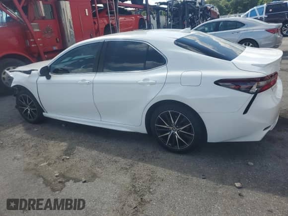 2023 Toyota Camry SE z VIN 4T1G11AK0PU099970, wystawiony jako Copart lot #81045445 z przebiegiem 32 846 mil mil oraz Szkoda całkowita • Salvage title. Historia ofert i sprzedaży dostępna na DreamBid. Obrazek 2.