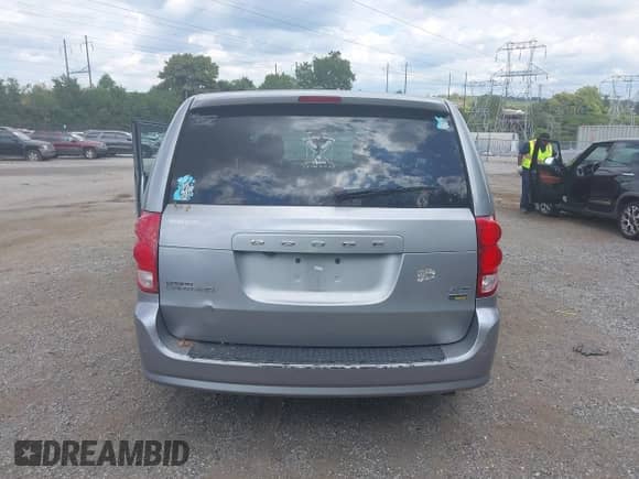 2019 Dodge Grand Caravan GT с VIN 2C4RDGEG5KR769533, выставлен на аукционе IAAI как лот 43071105 с пробегом 133 119 миль миль и . История ставок и продаж доступна на DreamBid. Изображение 17.