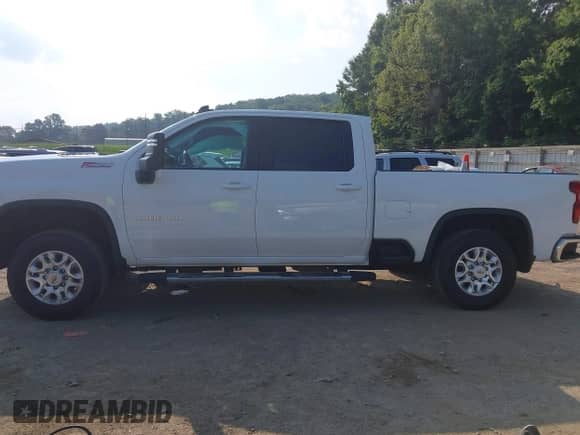 2023 Chevrolet Silverado 2500HD LT z VIN 1GC1YNEYXPF217832, wystawiony jako IAAI lot #42568717 z przebiegiem 62 573 mil mil oraz . Historia ofert i sprzedaży dostępna na DreamBid. Obrazek 14.