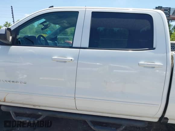 2018 Chevrolet Silverado 1500 LT with VIN 3GCUKRECXJG129377, listed as a IAAI auction lot 42856782 with 177,359 mi miles and . Bid and sale history available at DreamBid. Image 14.