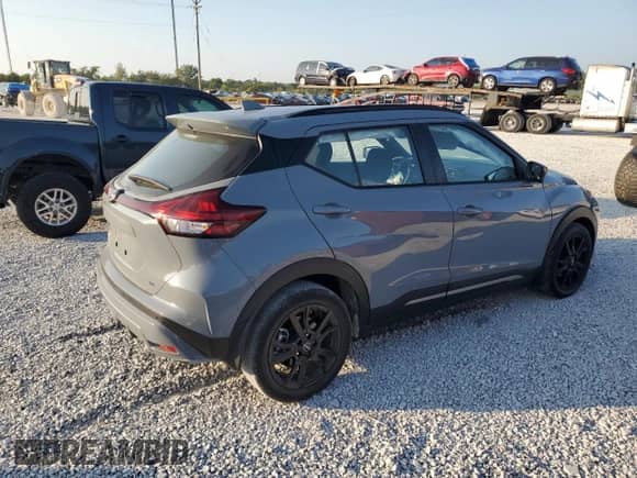 2022 Nissan Kicks SR z VIN 3N1CP5DV9NL477356, wystawiony jako Copart lot #81264135 z przebiegiem 46 501 mil mil oraz Szkoda całkowita • Salvage title. Historia ofert i sprzedaży dostępna na DreamBid. Obrazek 3.
