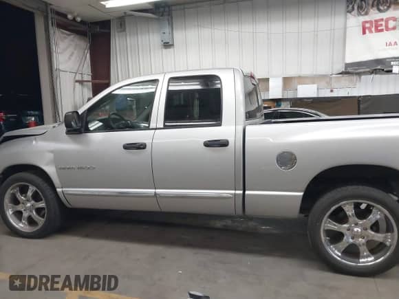 2005 Dodge 1500 SLT with VIN 1D7HA18DX5S221586, listed as a IAAI auction lot 43325652 with 155,414 mi miles and . Bid and sale history available at DreamBid. Image 15.