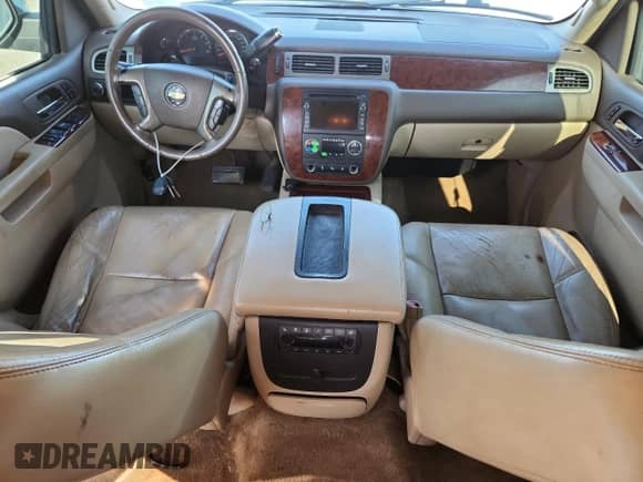 2011 Chevrolet Tahoe LTZ z VIN 1GNSCCE09BR207373, wystawiony jako Copart lot #64569025 z przebiegiem 336 650 mil mil oraz Czysty tytuł • Clean title. Historia ofert i sprzedaży dostępna na DreamBid. Obrazek 8.