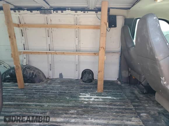 2006 Chevrolet Express Cargo с VIN 1GCGG25V361178725, выставлен на аукционе Copart как лот 61726725 с пробегом 176 657 миль миль и Списание • Salvage title. История ставок и продаж доступна на DreamBid. Изображение 11.