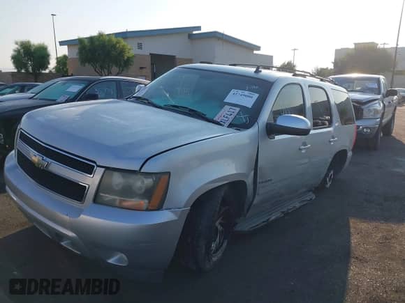 2010 Chevrolet Tahoe LT с VIN 1GNMCBE30AR141582, выставлен на аукционе IAAI как лот 42749080 с пробегом 153 535 миль миль и . История ставок и продаж доступна на DreamBid. Изображение 23.
