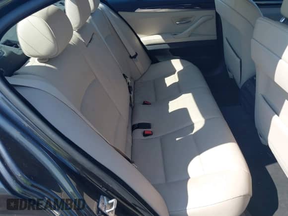 2012 BMW 5 Series 528i xDrive с VIN WBAXH5C5XCDW08081, выставлен на аукционе IAAI как лот 42990746 с пробегом 168 762 миль миль и . История ставок и продаж доступна на DreamBid. Изображение 8.