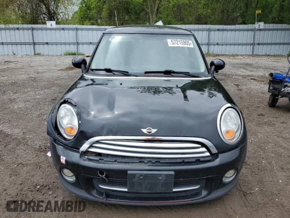 2011 MINI Hardtop z VIN WMWSU3C54BT253391, wystawiony jako Copart lot #57215905 z przebiegiem 199 273 mil mil oraz Czysty tytuł • Clean title. Historia ofert i sprzedaży dostępna na DreamBid. Obrazek 5.