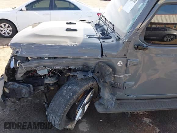 2021 Jeep Wrangler Unlimited Sahara Altitude z VIN 1C4HJXEN9MW645794, wystawiony jako IAAI lot #41807183 z przebiegiem 84 043 mil mil oraz . Historia ofert i sprzedaży dostępna na DreamBid. Obrazek 6.