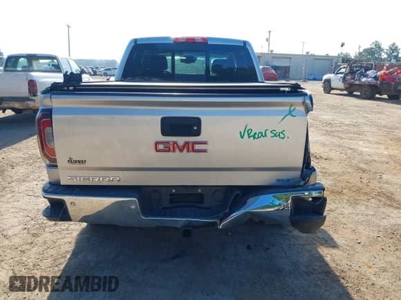 2018 GMC Sierra 1500 SLT z VIN 3GTP1NEC9JG646016, wystawiony jako IAAI lot #42769294 z przebiegiem 151 719 mil mil oraz . Historia ofert i sprzedaży dostępna na DreamBid. Obrazek 18.