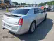 2012 Chrysler 300 C Luxury Series z VIN 2C3CCAPT4CH253966, wystawiony jako IAAI lot #42460451 z przebiegiem 248 820 mil mil oraz . Historia ofert i sprzedaży dostępna na DreamBid. Obrazek 4.