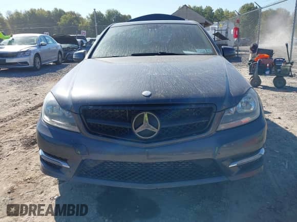 2014 Mercedes-Benz C 250 Sport z VIN WDDGF4HB2EG230394, wystawiony jako IAAI lot #43367403 z przebiegiem 97 860 mil mil oraz . Historia ofert i sprzedaży dostępna na DreamBid. Obrazek 12.