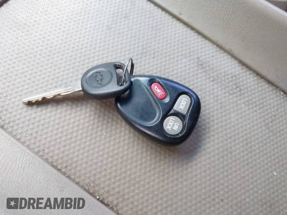 2002 Chevrolet Silverado 2500HD LT с VIN 1GCHK29172E158362, выставлен на аукционе IAAI как лот 42862931 с пробегом 261 133 миль миль и . История ставок и продаж доступна на DreamBid. Изображение 11.