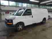 2006 Chevrolet Express Cargo z VIN 1GCFG15X461100879, wystawiony jako Copart lot #61405805 z przebiegiem 172 164 mil mil oraz Czysty tytuł • Clean title. Historia ofert i sprzedaży dostępna na DreamBid. Obrazek 1.