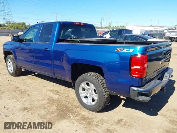 2017 Chevrolet Silverado 1500 LT z VIN 1GCVKREC4HZ396769, wystawiony jako IAAI lot #43465061 z przebiegiem 126 379 mil mil oraz . Historia ofert i sprzedaży dostępna na DreamBid. Obrazek 3.
