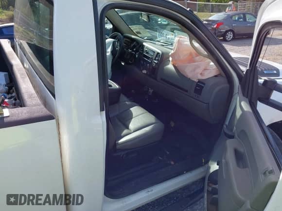 2012 Chevrolet Silverado 2500HD Work Truck z VIN 1GC0KVCG3CZ133903, wystawiony jako IAAI lot #43355584 z przebiegiem 211 776 mil mil oraz . Historia ofert i sprzedaży dostępna na DreamBid. Obrazek 8.