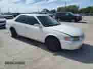 1998 Toyota Camry LE z VIN 4T1BG22K3WU357538, wystawiony jako Copart lot #82461865 z przebiegiem Nie podano mil oraz Czysty tytuł • Clean title. Historia ofert i sprzedaży dostępna na DreamBid. Obrazek 4.