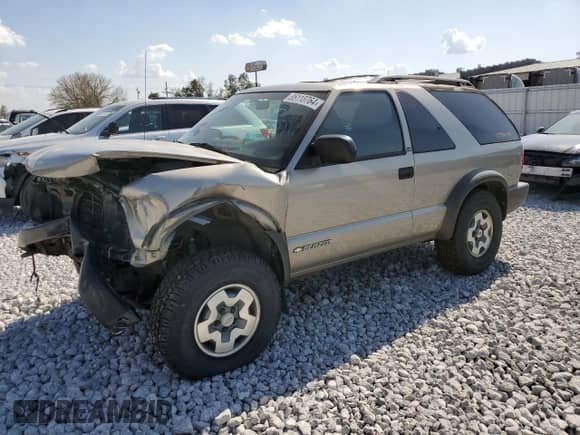 2001 Chevrolet Blazer LS z VIN 1GNCT18W71K130129, wystawiony jako Copart lot #85113764 z przebiegiem 65 992 mil mil oraz Czysty tytuł • Clean title. Historia ofert i sprzedaży dostępna na DreamBid. Obrazek 1.