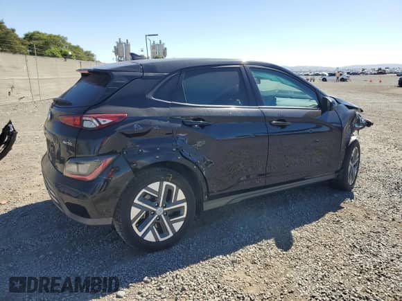 2023 Hyundai Kona SE z VIN KM8K23AG4PU166570, wystawiony jako Copart lot #82192035 z przebiegiem 28 718 mil mil oraz Szkoda całkowita • Salvage title. Historia ofert i sprzedaży dostępna na DreamBid. Obrazek 3.