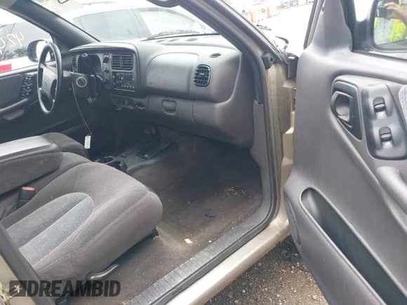 1999 Dodge Durango with VIN 1B4HS28Y2XF684492, listed as a IAAI auction lot 42406259 with 241,447 mi miles and . Bid and sale history available at DreamBid. Image 5.