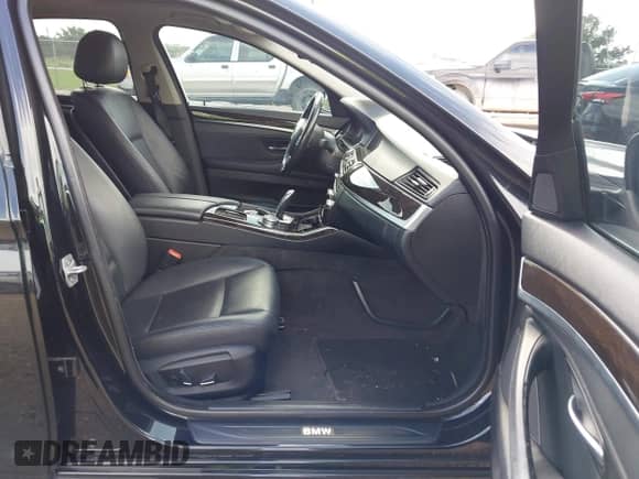 2015 BMW 5 Series 528i с VIN WBA5A5C53FD518626, выставлен на аукционе IAAI как лот 43091884 с пробегом 112 348 миль миль и . История ставок и продаж доступна на DreamBid. Изображение 5.