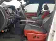 2024 Ram 1500 Rebel z VIN 1C6SRFLT1RN209438, wystawiony jako Copart lot #64185285 z przebiegiem 14 272 mil mil oraz Szkoda całkowita • Salvage title. Historia ofert i sprzedaży dostępna na DreamBid. Obrazek 7.