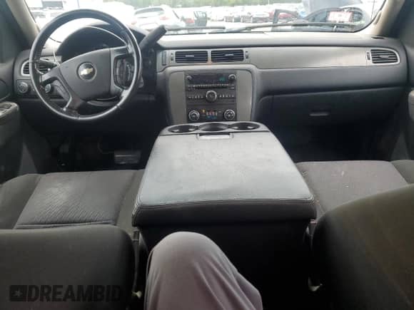 2010 Chevrolet Avalanche LS z VIN 3GNVKEE04AG119518, wystawiony jako Copart lot #63333735 z przebiegiem 200 536 mil mil oraz Czysty tytuł • Clean title. Historia ofert i sprzedaży dostępna na DreamBid. Obrazek 8.