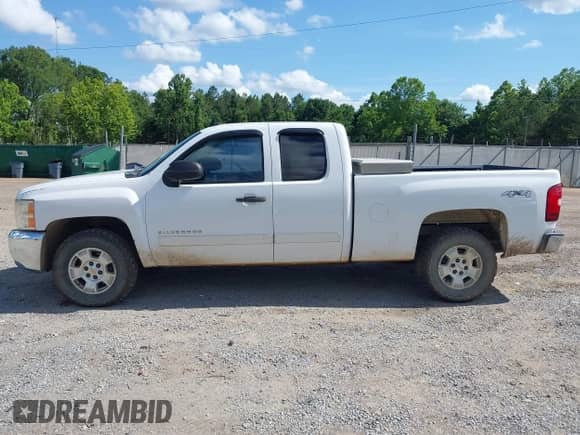 2012 Chevrolet Silverado 1500 LS z VIN 1GCRKREAXCZ307540, wystawiony jako IAAI lot #42354674 z przebiegiem 174 551 mil mil oraz . Historia ofert i sprzedaży dostępna na DreamBid. Obrazek 14.