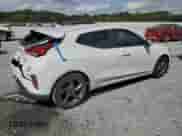 2019 Hyundai Veloster 2.0 z VIN KMHTG6AF8KU003153, wystawiony jako Copart lot #69973973 z przebiegiem 65 560 mil mil oraz . Historia ofert i sprzedaży dostępna na DreamBid. Obrazek 3.