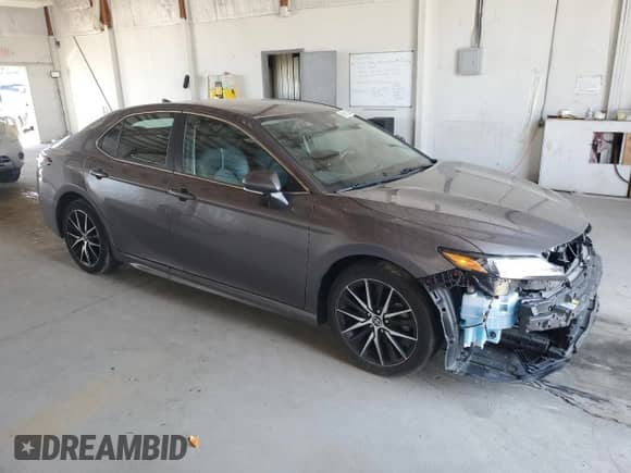 2023 Toyota Camry SE z VIN 4T1G11AK7PU720539, wystawiony jako Copart lot #68942365 z przebiegiem 58 576 mil mil oraz Szkoda całkowita • Salvage title. Historia ofert i sprzedaży dostępna na DreamBid. Obrazek 4.