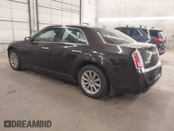 2013 Chrysler 300 C с VIN 2C3CCAEG4DH578432, выставлен на аукционе IAAI как лот 42868687 с пробегом 94 233 миль миль и . История ставок и продаж доступна на DreamBid. Изображение 3.