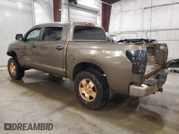 2008 Toyota Tundra z VIN 5TBDV54168S519218, wystawiony jako Copart lot #69140345 z przebiegiem 339 097 mil mil oraz Szkoda całkowita • Salvage title. Historia ofert i sprzedaży dostępna na DreamBid. Obrazek 2.