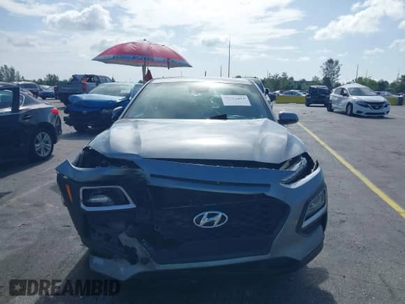 2021 Hyundai Kona SE z VIN KM8K12AA6MU705288, wystawiony jako IAAI lot #39764414 z przebiegiem 75 528 mil mil oraz . Historia ofert i sprzedaży dostępna na DreamBid. Obrazek 6.