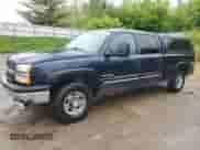 2005 Chevrolet Silverado 1500HD LT z VIN 1GCGK13UX5F820751, wystawiony jako Copart lot #57656495 z przebiegiem 246 321 mil mil oraz Czysty tytuł • Clean title. Historia ofert i sprzedaży dostępna na DreamBid. Obrazek 1.