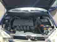 2004 Toyota Corolla CE z VIN 1NXBR32E04Z268677, wystawiony jako Copart lot #69282035 z przebiegiem 94 770 mil mil oraz Szkoda całkowita • Salvage title. Historia ofert i sprzedaży dostępna na DreamBid. Obrazek 11.