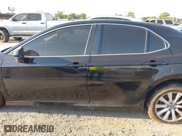 2018 Toyota Camry SE with VIN 4T1B11HK4JU658668, listed as a IAAI auction lot 43204847 with 195,921 mi miles and . Bid and sale history available at DreamBid. Image 14.