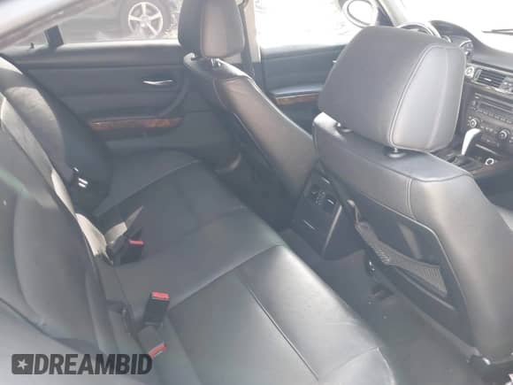 2008 BMW 3 Series 328xi z VIN WBAVC73528KX90928, wystawiony jako IAAI lot #43393868 z przebiegiem 140 042 mil mil oraz . Historia ofert i sprzedaży dostępna na DreamBid. Obrazek 8.