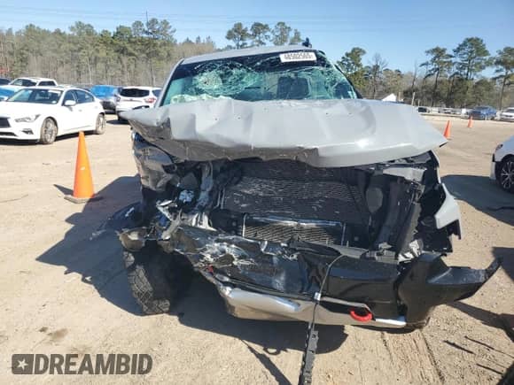 2024 Chevrolet Silverado 1500 ZR2 z VIN 3GCUDHE84RG240440, wystawiony jako Copart lot #48502565 z przebiegiem Nie podano mil oraz Szkoda całkowita • Salvage title. Historia ofert i sprzedaży dostępna na DreamBid. Obrazek 5.