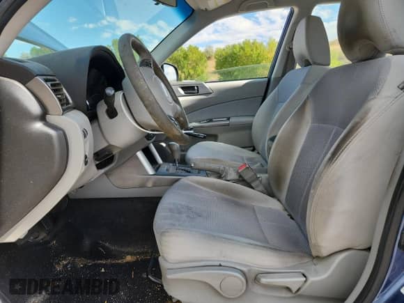 2013 Subaru Forester X z VIN JF2SHABC1DH415805, wystawiony jako Copart lot #81409345 z przebiegiem 118 654 mil mil oraz Szkoda całkowita • Salvage title. Historia ofert i sprzedaży dostępna na DreamBid. Obrazek 7.