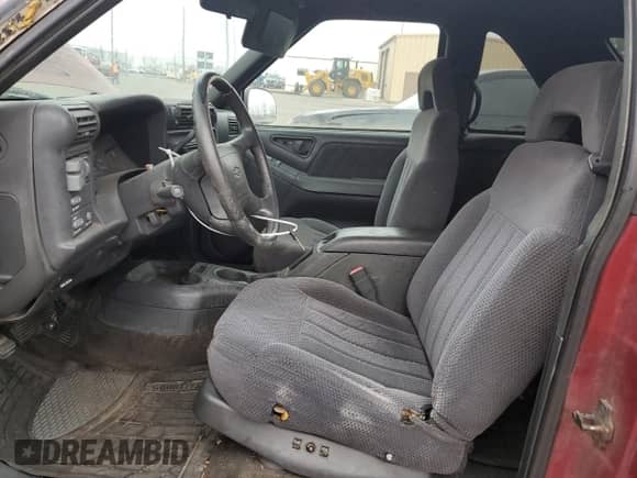 1995 Chevrolet Blazer LS с VIN 1GNCT18WXSK247799, выставлен на аукционе Copart как лот 77753964 с пробегом 275 437 миль миль и Чистый • Clean title. История ставок и продаж доступна на DreamBid. Изображение 7.