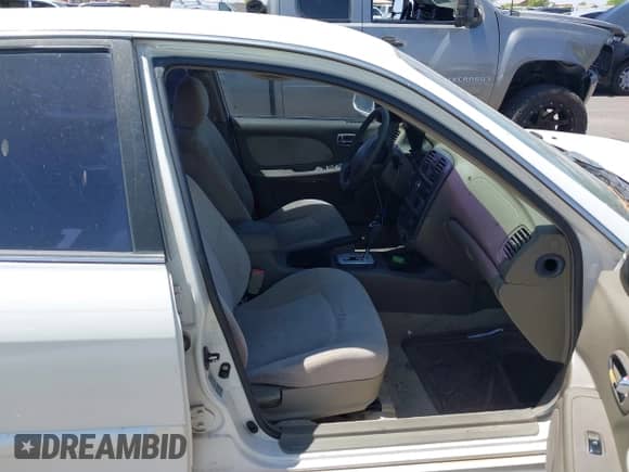 2004 Hyundai Sonata z VIN KMHWF25S04A940213, wystawiony jako IAAI lot #36273504 z przebiegiem 97 294 mil mil oraz . Historia ofert i sprzedaży dostępna na DreamBid. Obrazek 5.