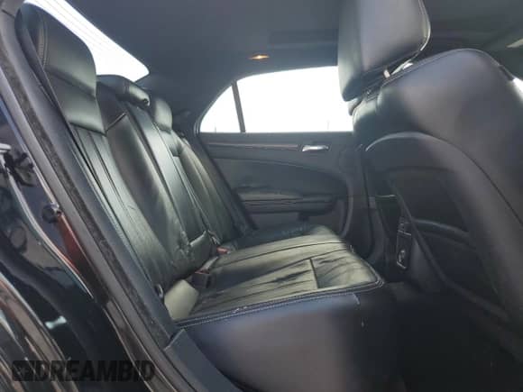 2013 Chrysler 300 S z VIN 2C3CCABG6DH527468, wystawiony jako Copart lot #68053465 z przebiegiem 181 795 mil mil oraz Czysty tytuł • Clean title. Historia ofert i sprzedaży dostępna na DreamBid. Obrazek 10.