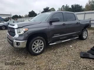 2019 Toyota Tundra SR5 с VIN 5TFEM5F12KX136390, выставлен на аукционе Copart как лот 80530664 с пробегом 72 535 миль миль и Списание • Salvage title. История ставок и продаж доступна на DreamBid. Изображение 1.