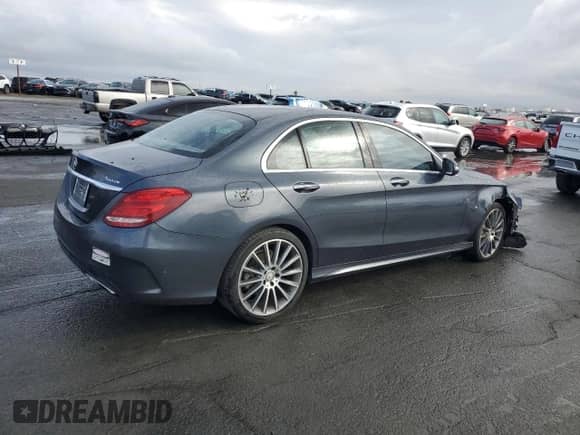 2015 Mercedes-Benz C 300 Luxury z VIN 55SWF4KB6FU007154, wystawiony jako Copart lot #81919475 z przebiegiem 96 424 mil mil oraz Szkoda całkowita • Salvage title. Historia ofert i sprzedaży dostępna na DreamBid. Obrazek 3.